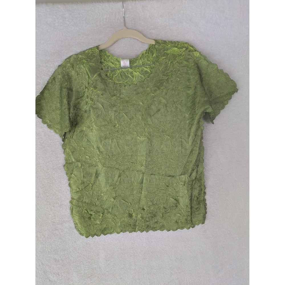 FC Popcorn Top Women's S-XL Green Crinkle Short Sleeve Scalloped Trim Stretch